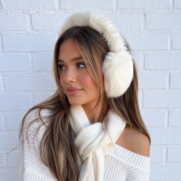 Accessories - Vintage‎ White Fur Earmuffs Winter Coquette Y2K Soft Plush Ivory